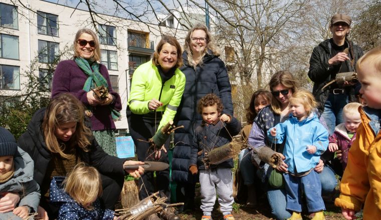 Helen Hayes MP joins in at 'Seedlings' nature play 